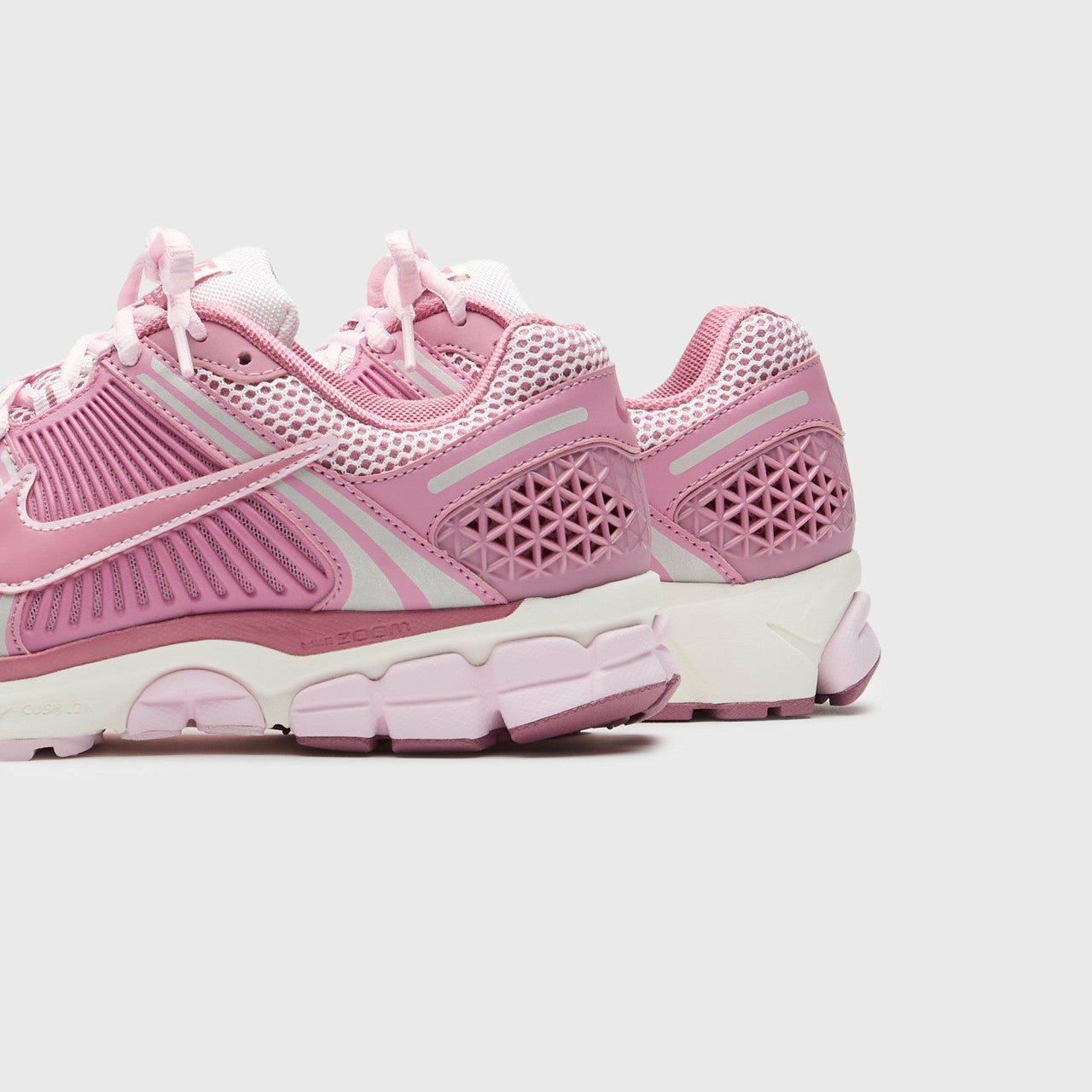 Women Kith Nike WMNS Zoom Vomero 5 - Elemental Pink / Desert Berry