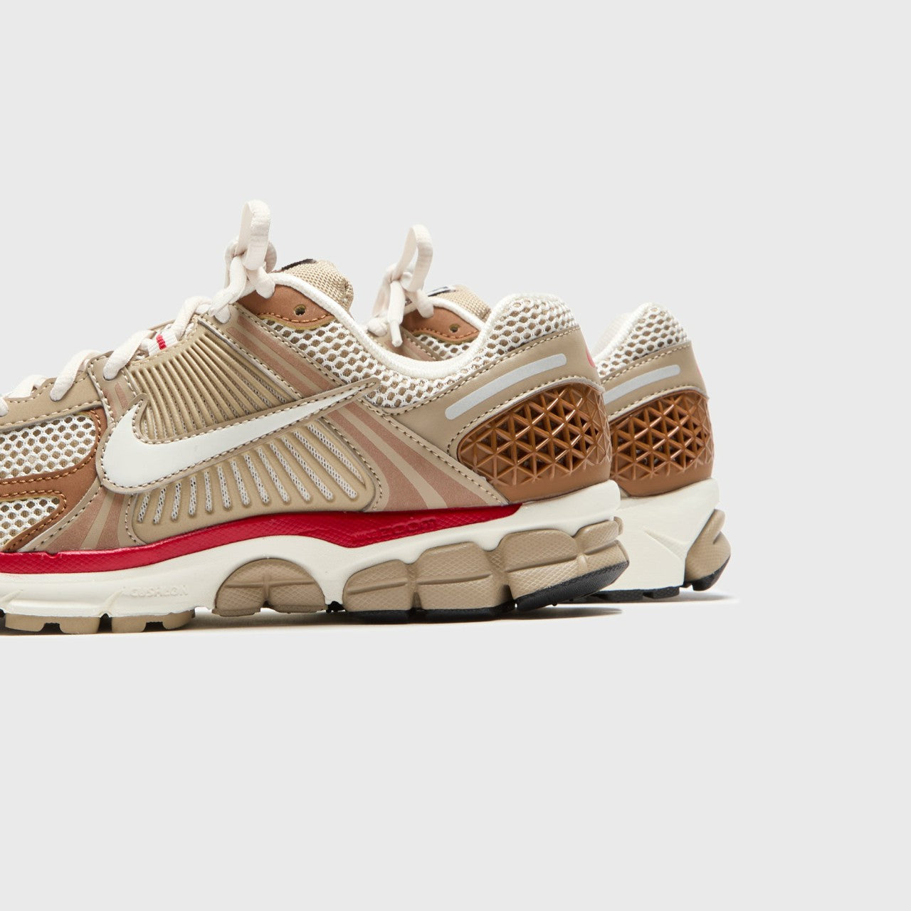 Women Kith Nike WMNS Zoom Vomero 5 - Khaki / Phantom/ Fire Red/ Sail