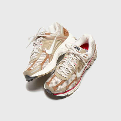 Women Kith Nike WMNS Zoom Vomero 5 - Khaki / Phantom/ Fire Red/ Sail
