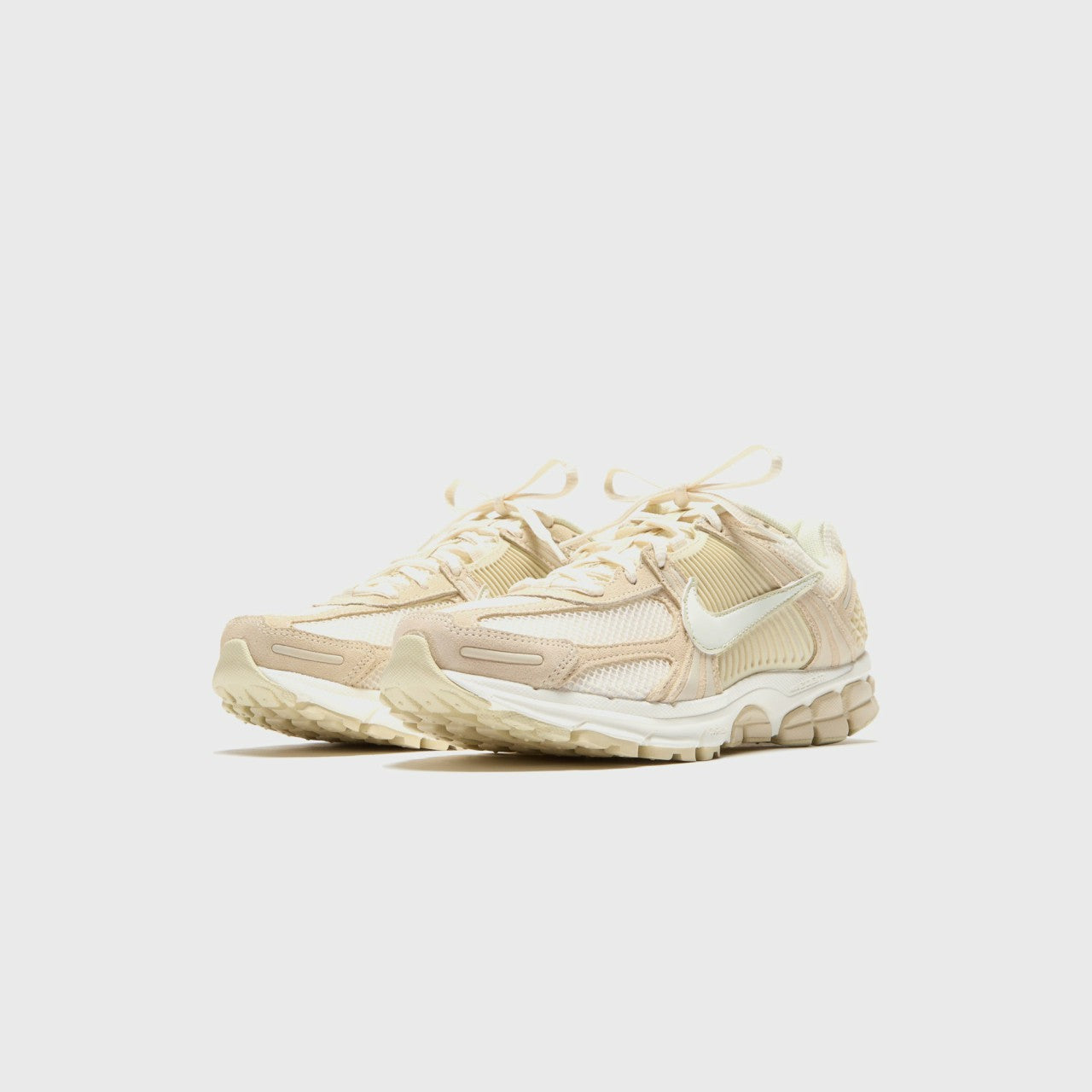 Women Kith Nike WMNS Zoom Vomero 5 - Beach / Sail / Light Khaki
