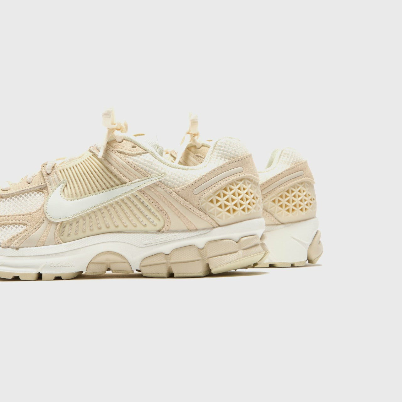 Women Kith Nike WMNS Zoom Vomero 5 - Beach / Sail / Light Khaki