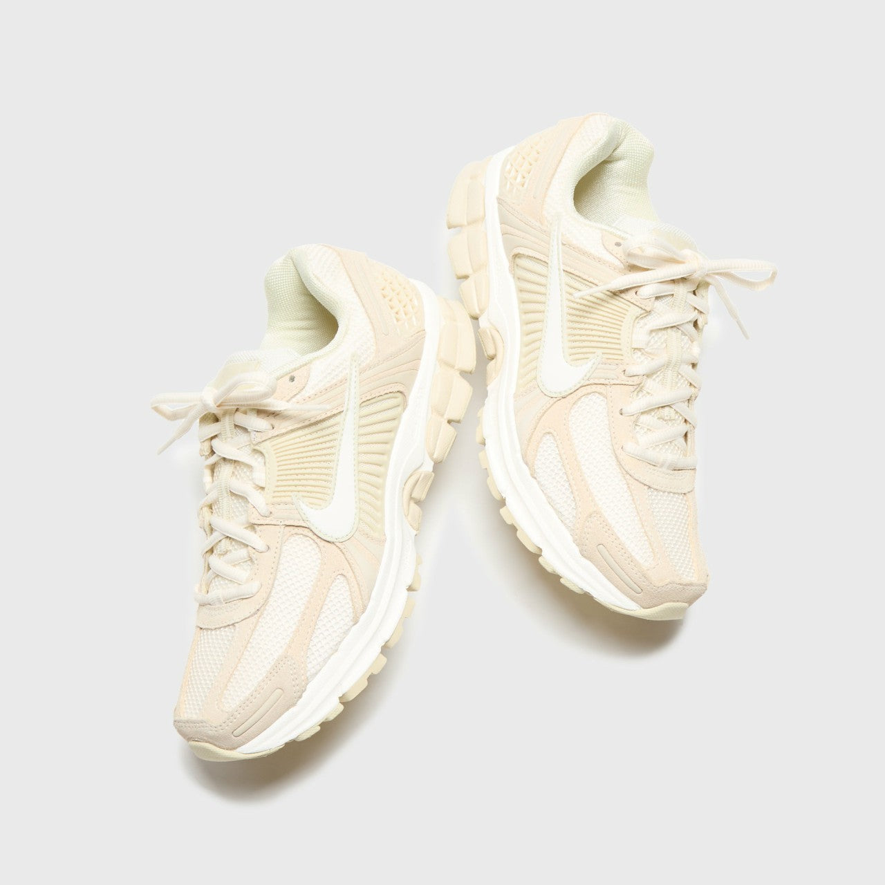 Women Kith Nike WMNS Zoom Vomero 5 - Beach / Sail / Light Khaki