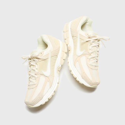 Women Kith Nike WMNS Zoom Vomero 5 - Beach / Sail / Light Khaki