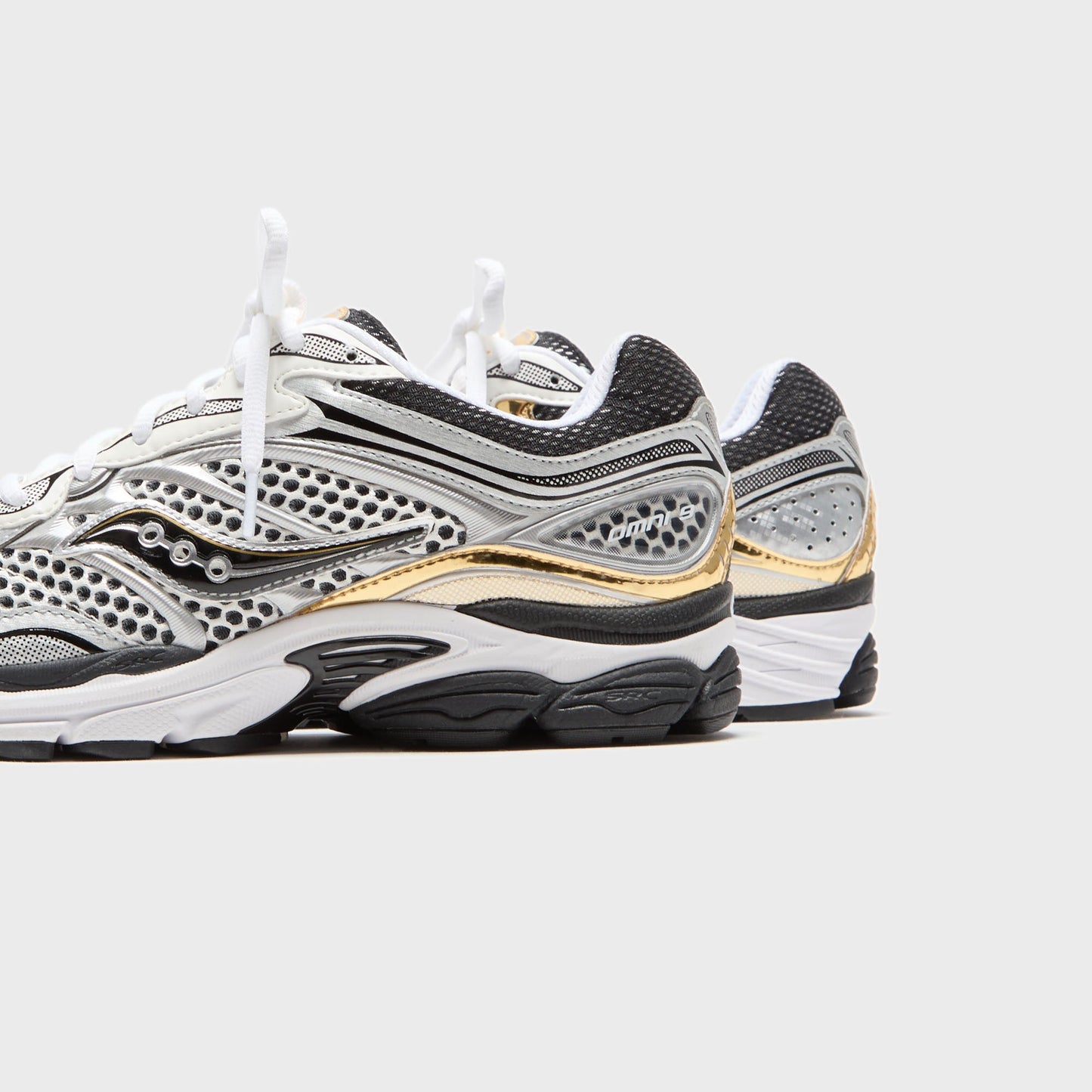 Men Kith Saucony Progrid Omni 9 - Silver / Gold