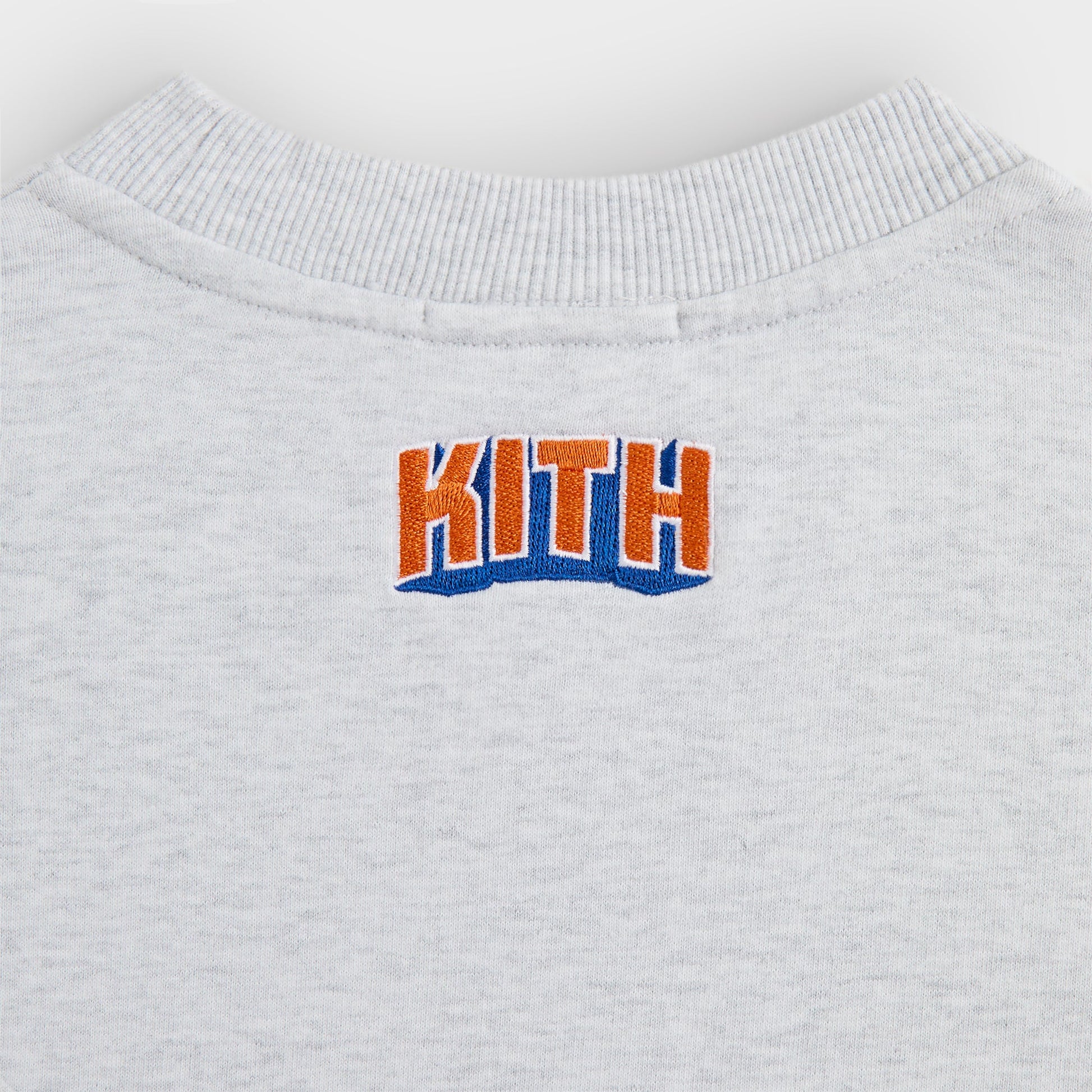 Men Kith Kith for the New York Knicks Showtime Vintage Nelson Crewneck - Light