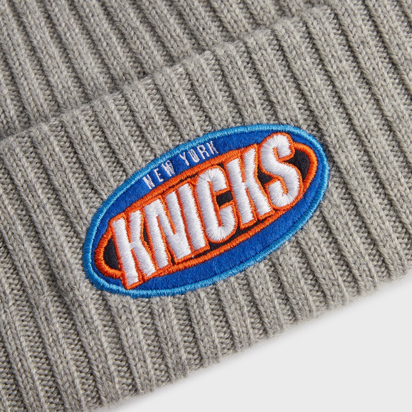 Men Kith Kith & New Era for the New York Knicks Logo Beanie - Light Heather Gre