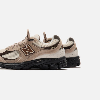 Men Kith New Balance 2002R - Driftwood / Rich Earth
