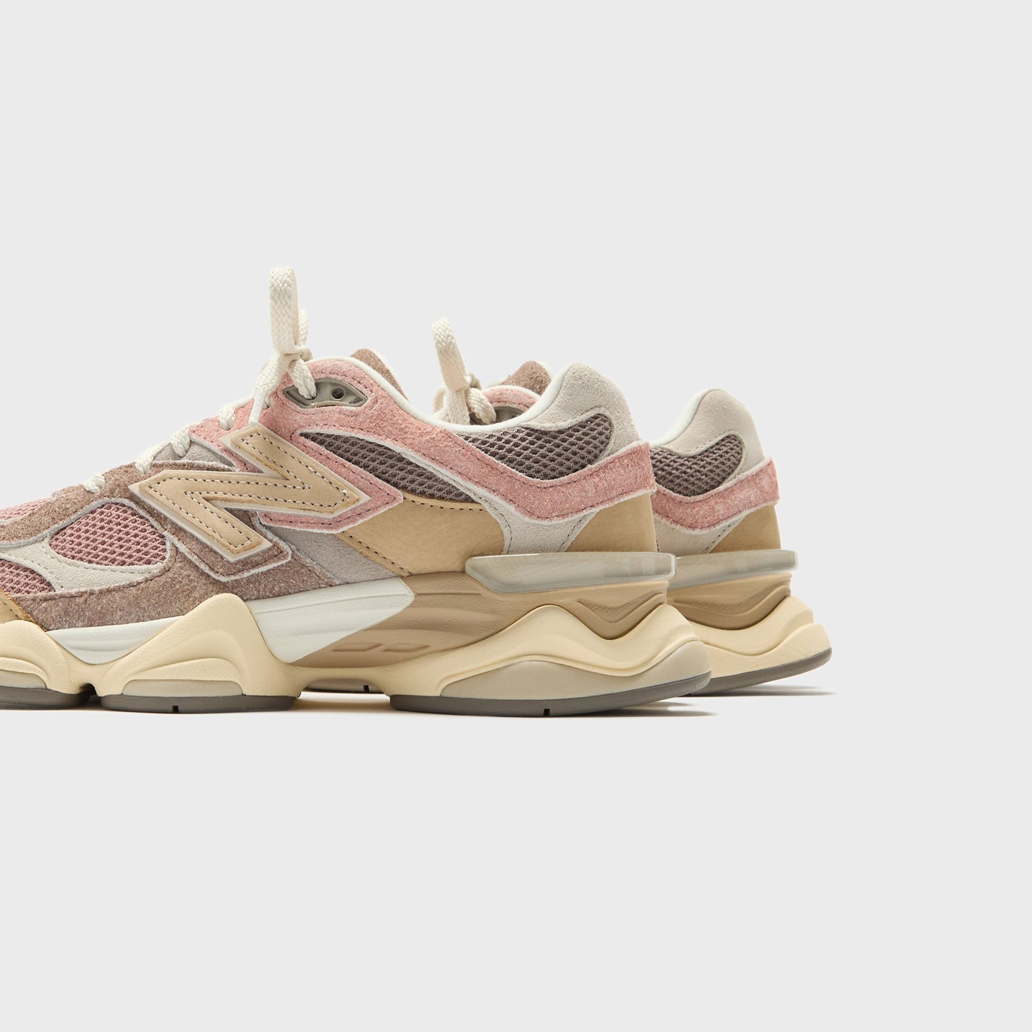 Men Kith New Balance 9060 - Landslide / Mushroom / Incense