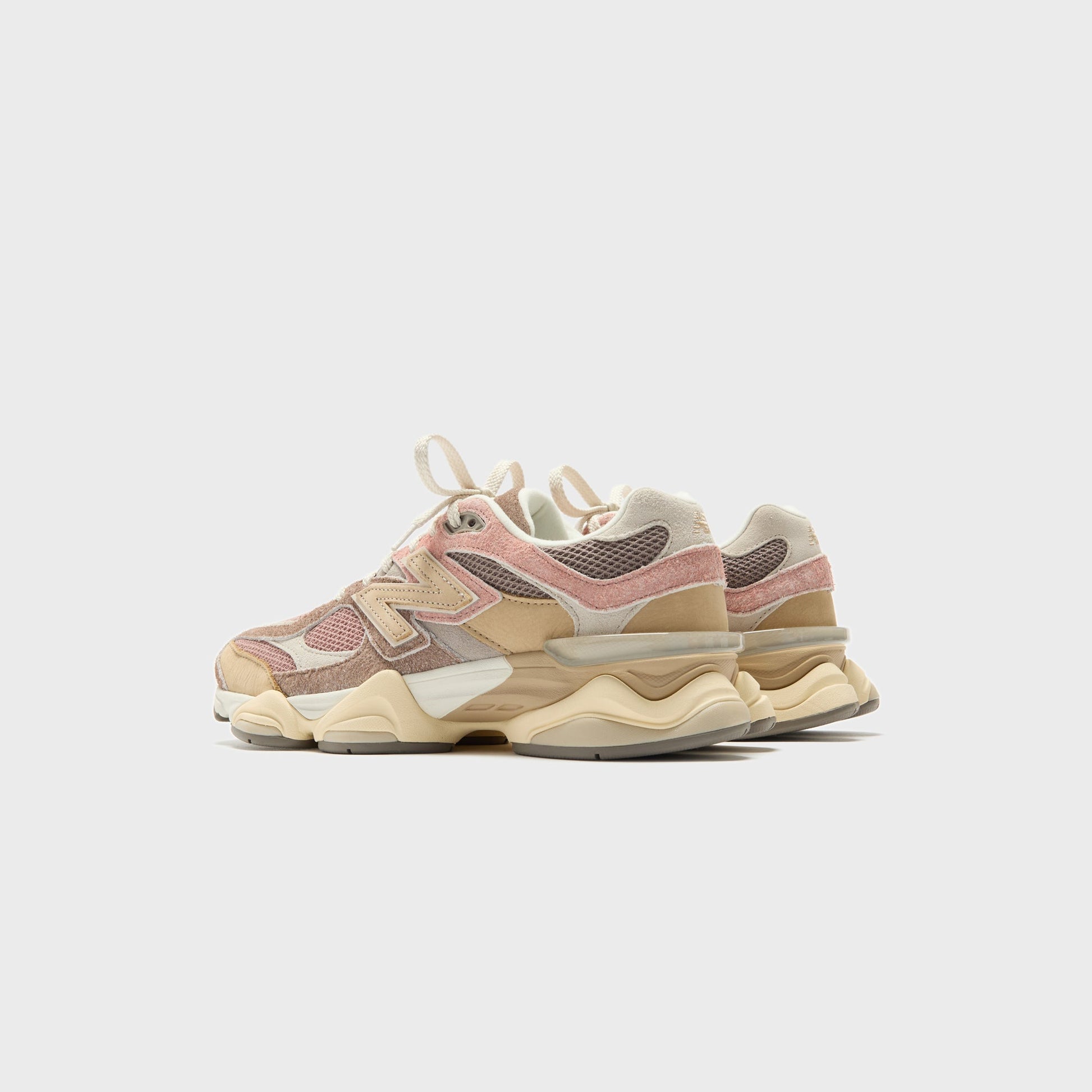 Men Kith New Balance 9060 - Landslide / Mushroom / Incense