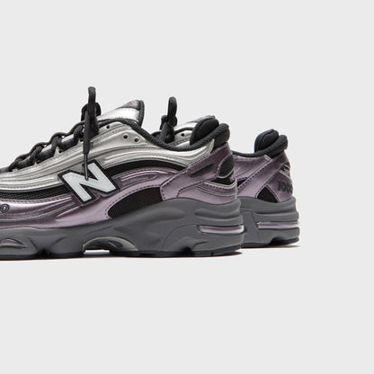 Men Kith New Balance M1000 - Metallic Silver / Dark Ice Wine / Black
