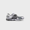 Dark Grey / White / Sail / Black