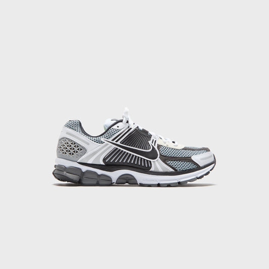 Men Kith Nike Zoom Vomero 5 SE SP - Dark Grey / White / Sail / Black
