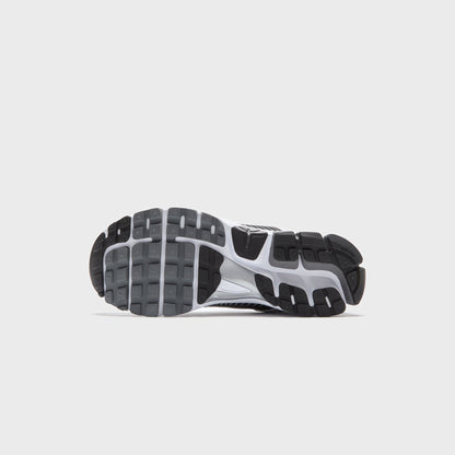 Men Kith Nike Zoom Vomero 5 SE SP - Dark Grey / White / Sail / Black