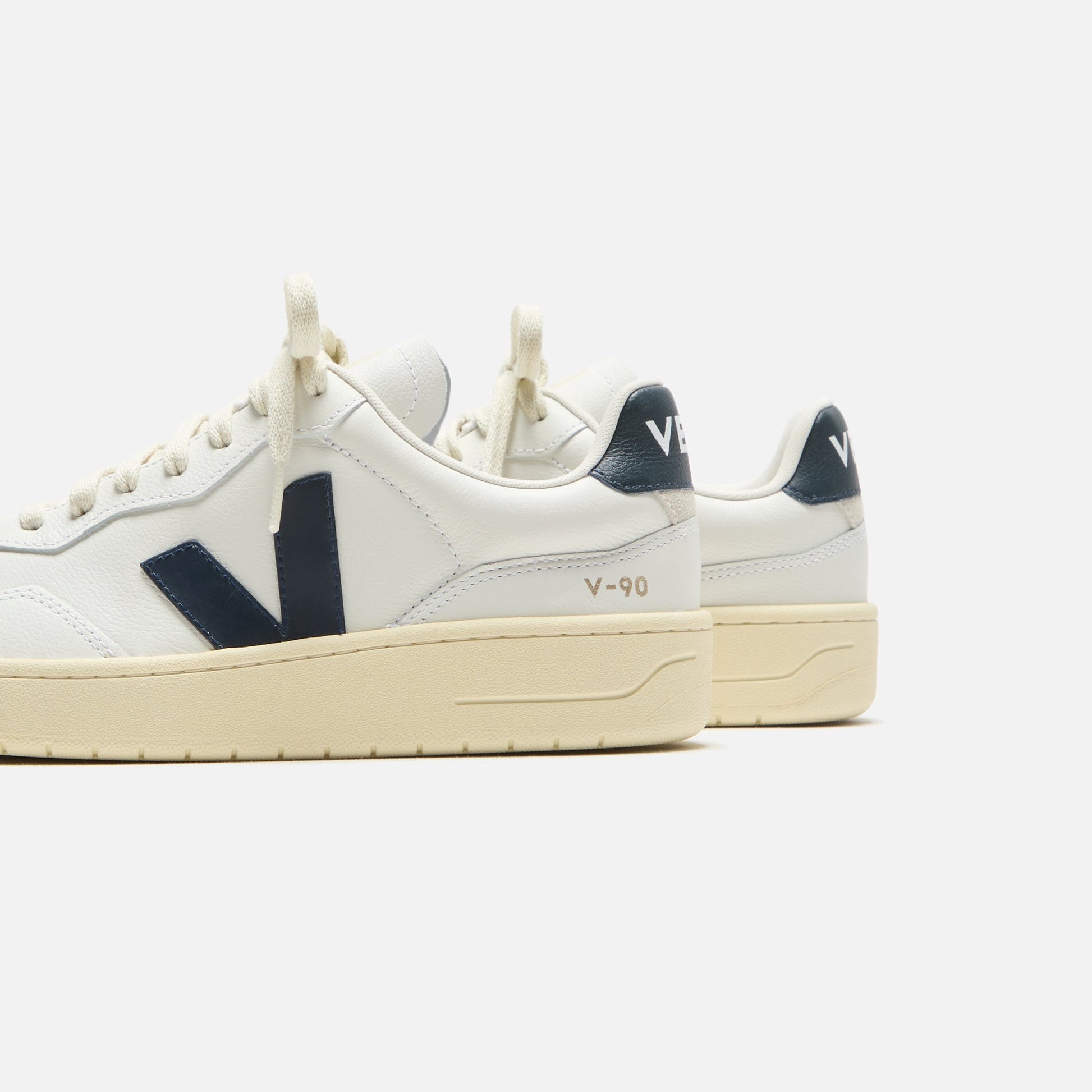 Men Kith Veja V-90 - Extra White / Nautico