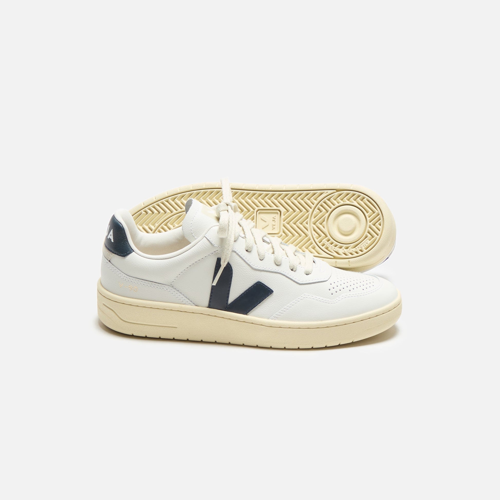 Men Kith Veja V-90 - Extra White / Nautico