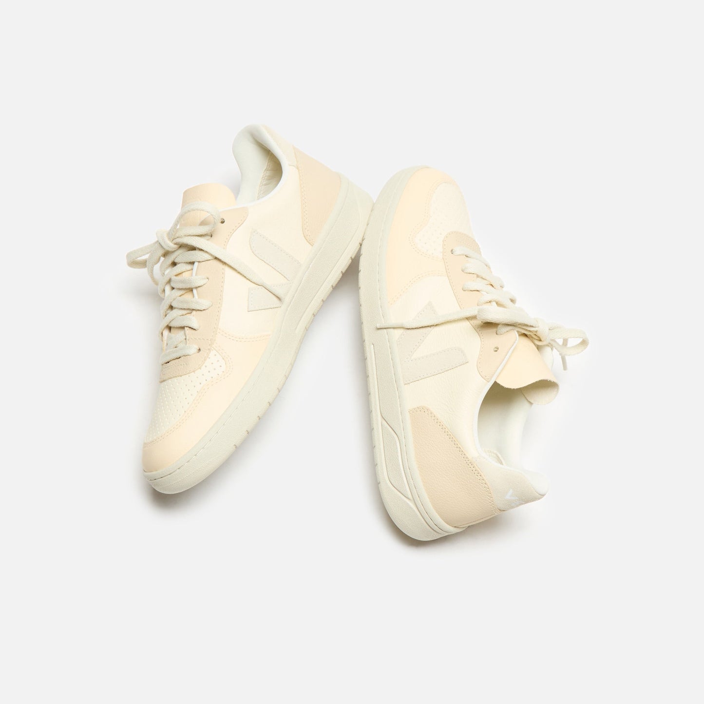 Men Kith Veja V-10 - Multico Cashew Pierre