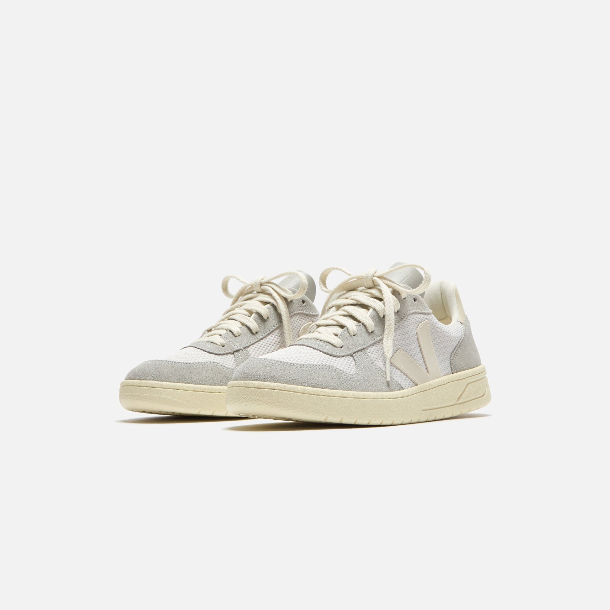 Men Kith Veja V-10 - Light Grey Pierre