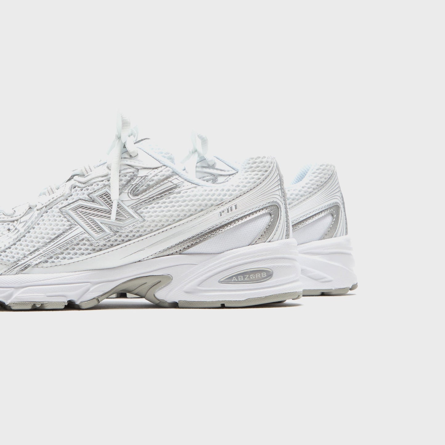 Men Kith New Balance 740 - Silver / White