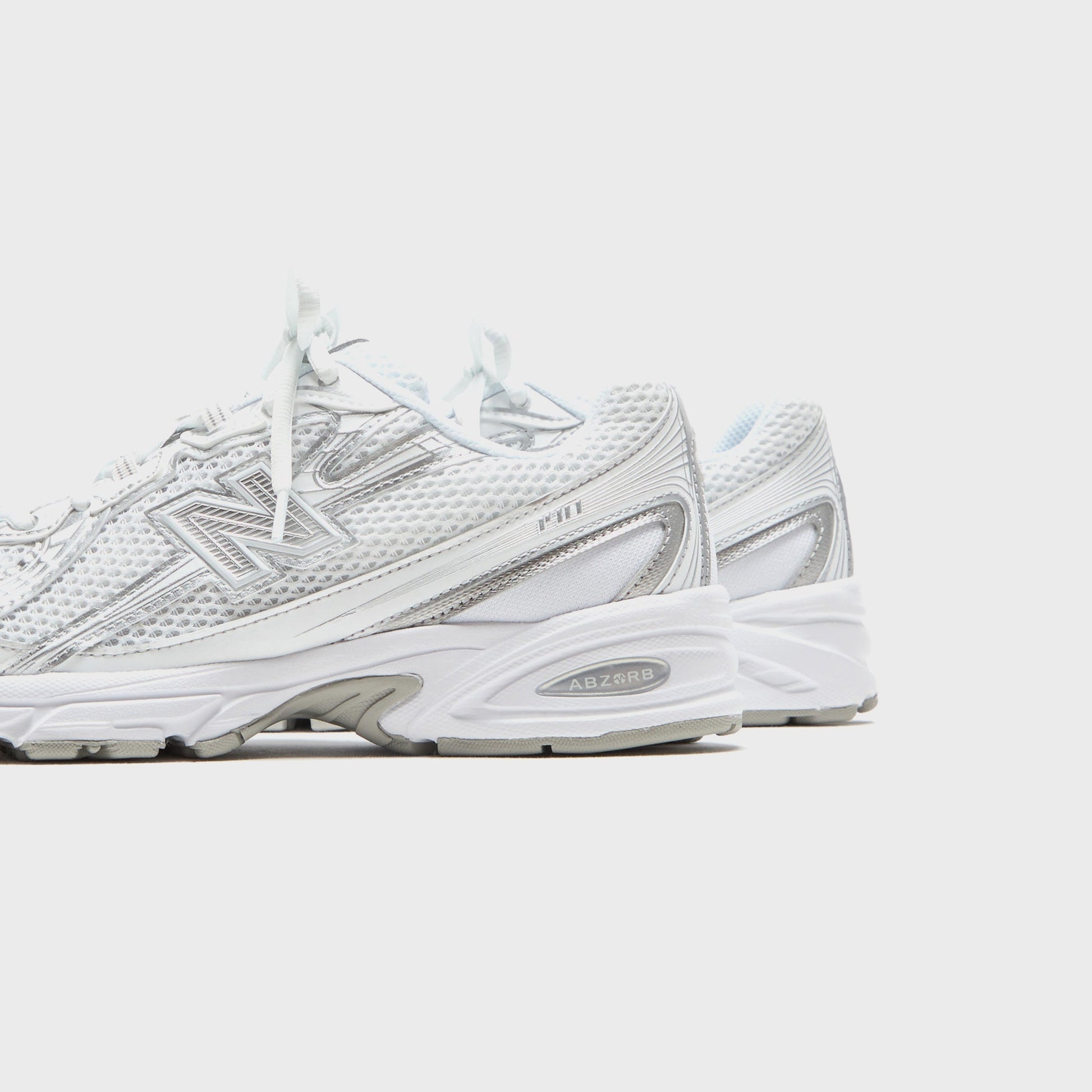 Men Kith New Balance 740 - Silver / White