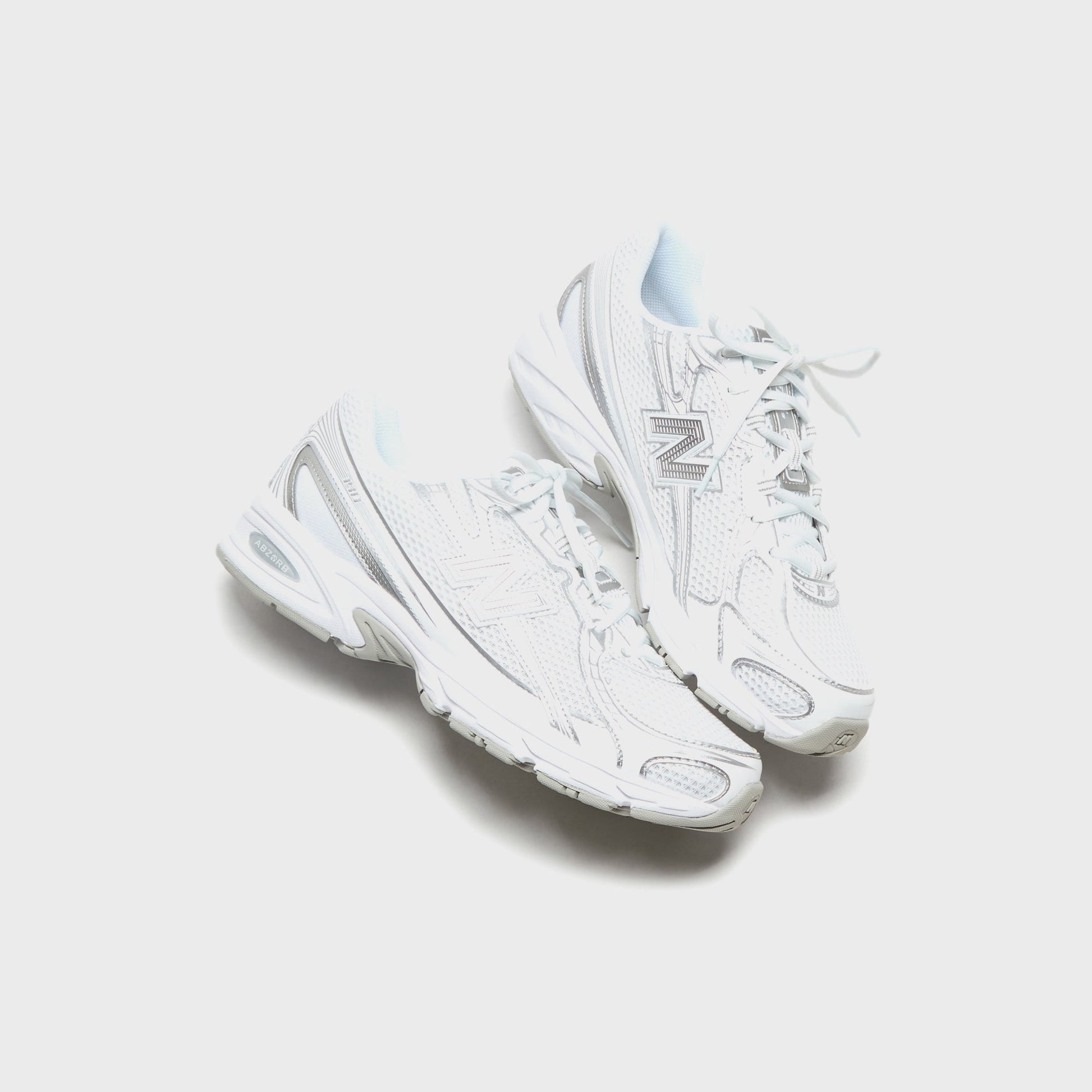 Men Kith New Balance 740 - Silver / White