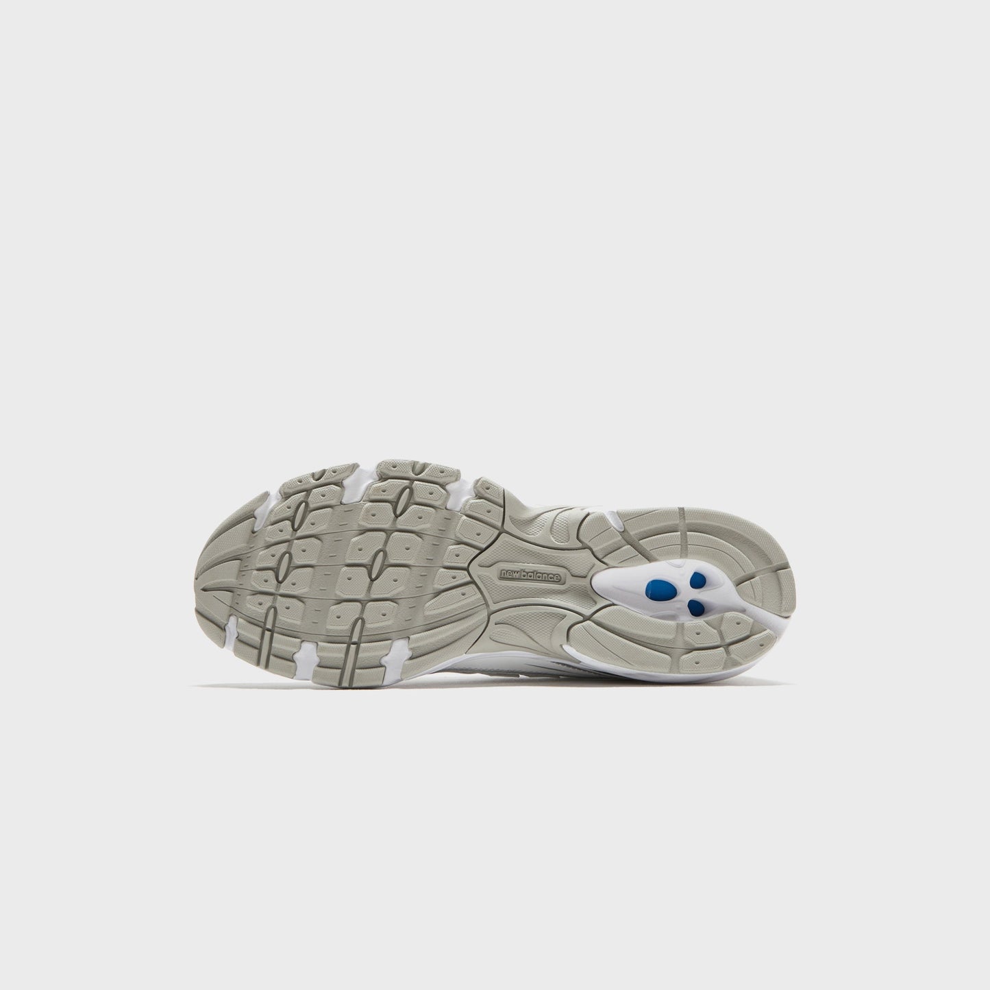 Men Kith New Balance 740 - Silver / White