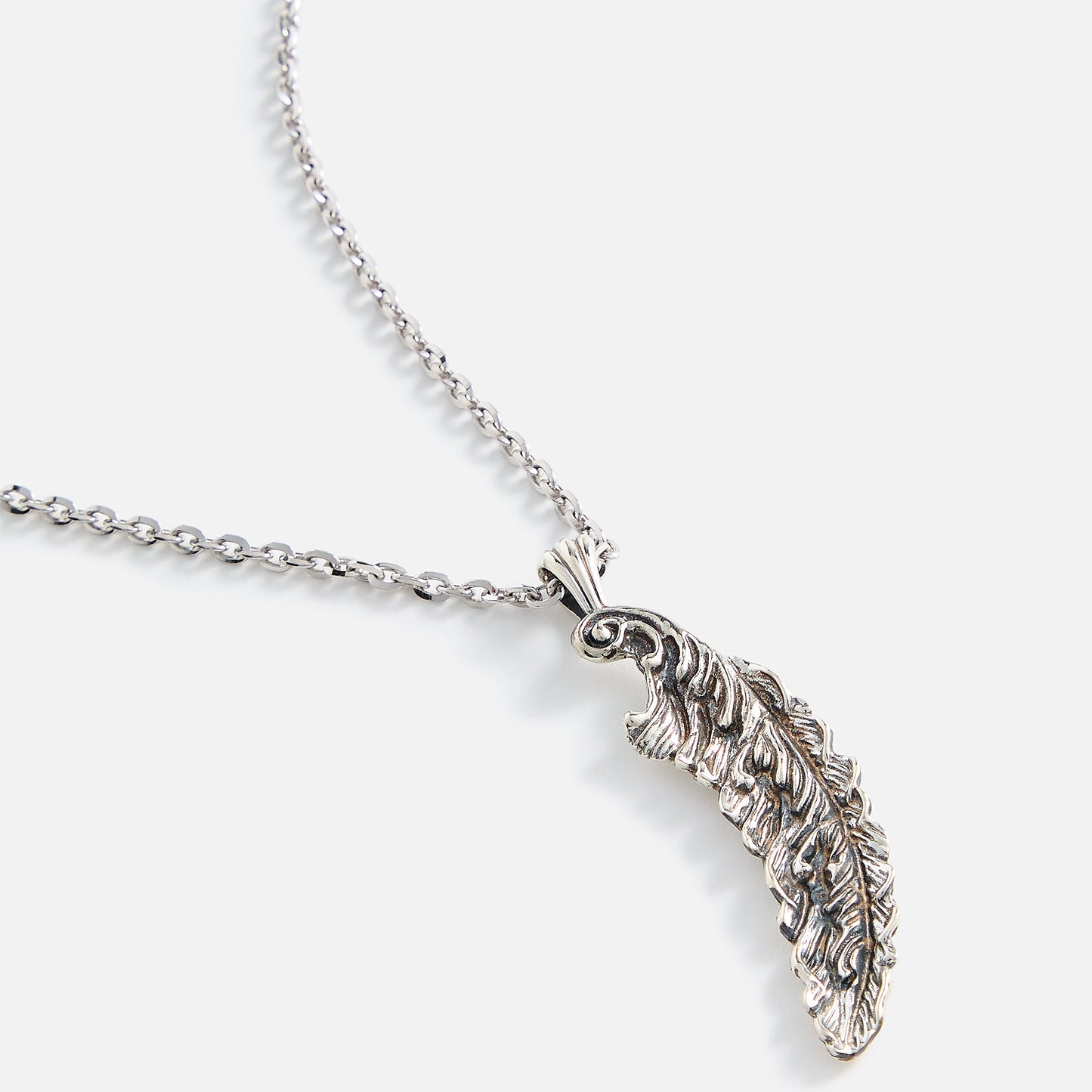 Men Kith Emanuele Bicocchi Feather Pendant Necklace - Silver