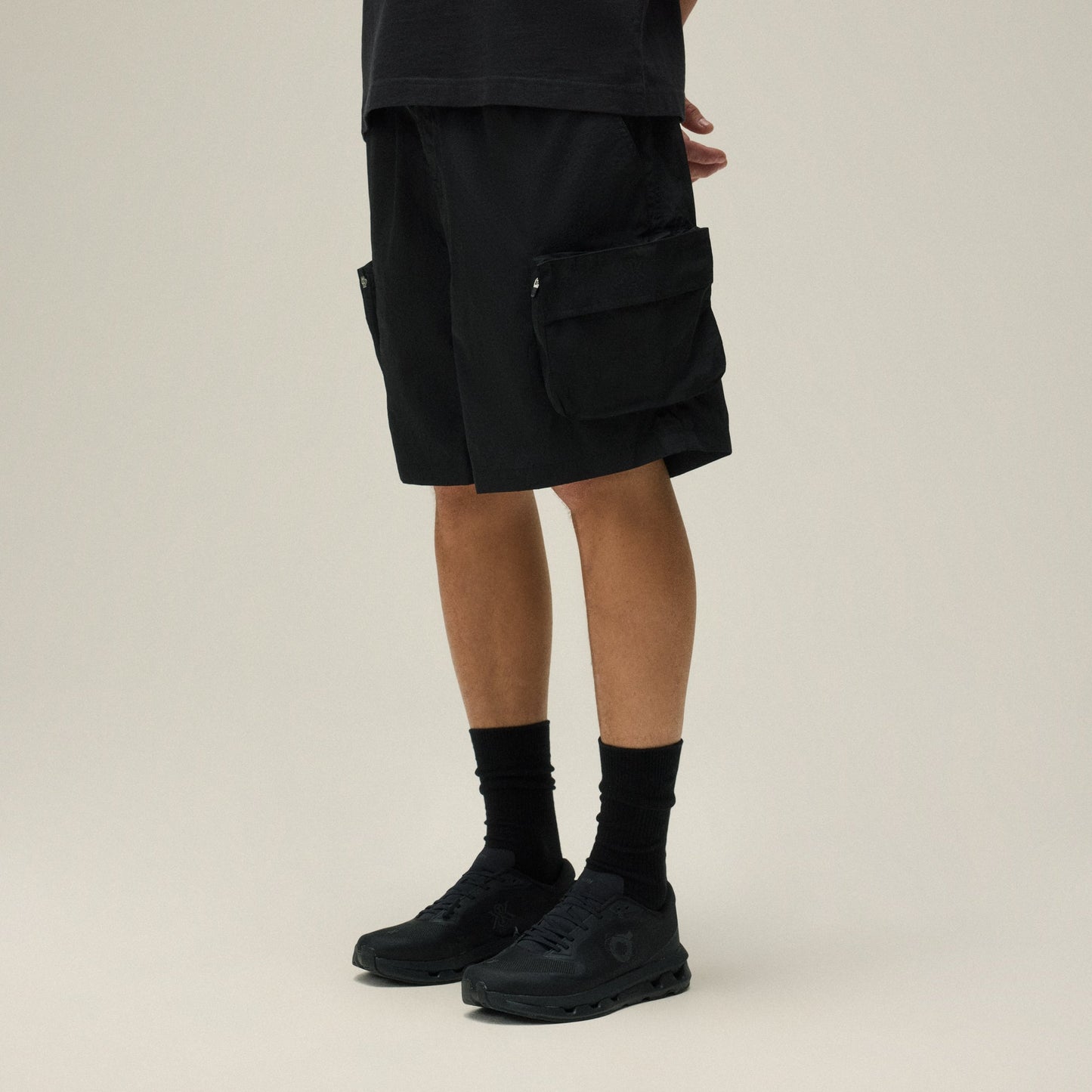Men Kith Kith Wrinkle Nylon Evan Cargo Short - Black