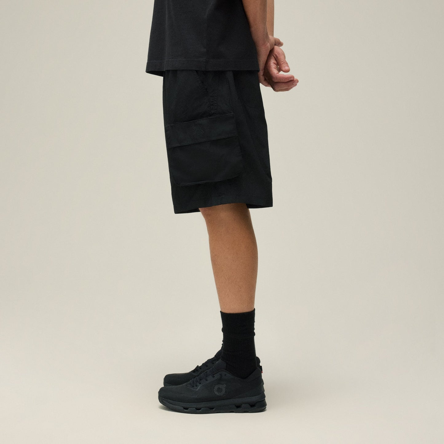 Men Kith Kith Wrinkle Nylon Evan Cargo Short - Black