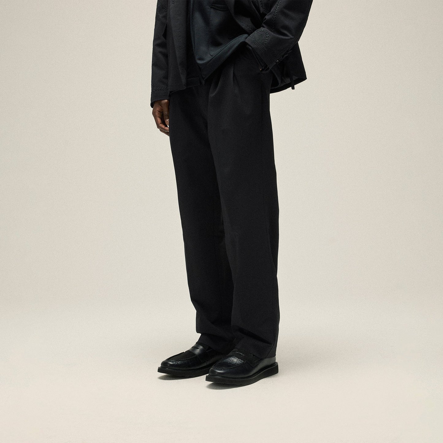 Men Kith &Kin Kylan Pleater Trouser - Black