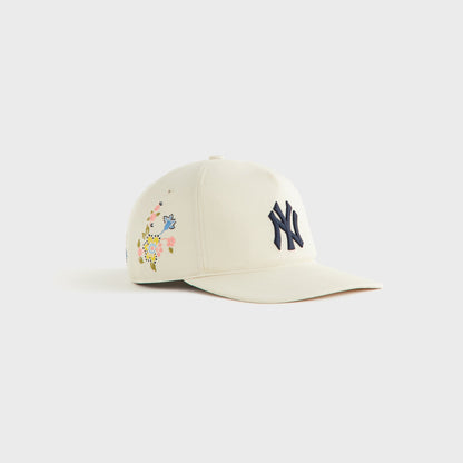 Kids Kith Kith Kids for the New York Yankees Floral Hitch Snapback - Sandrift