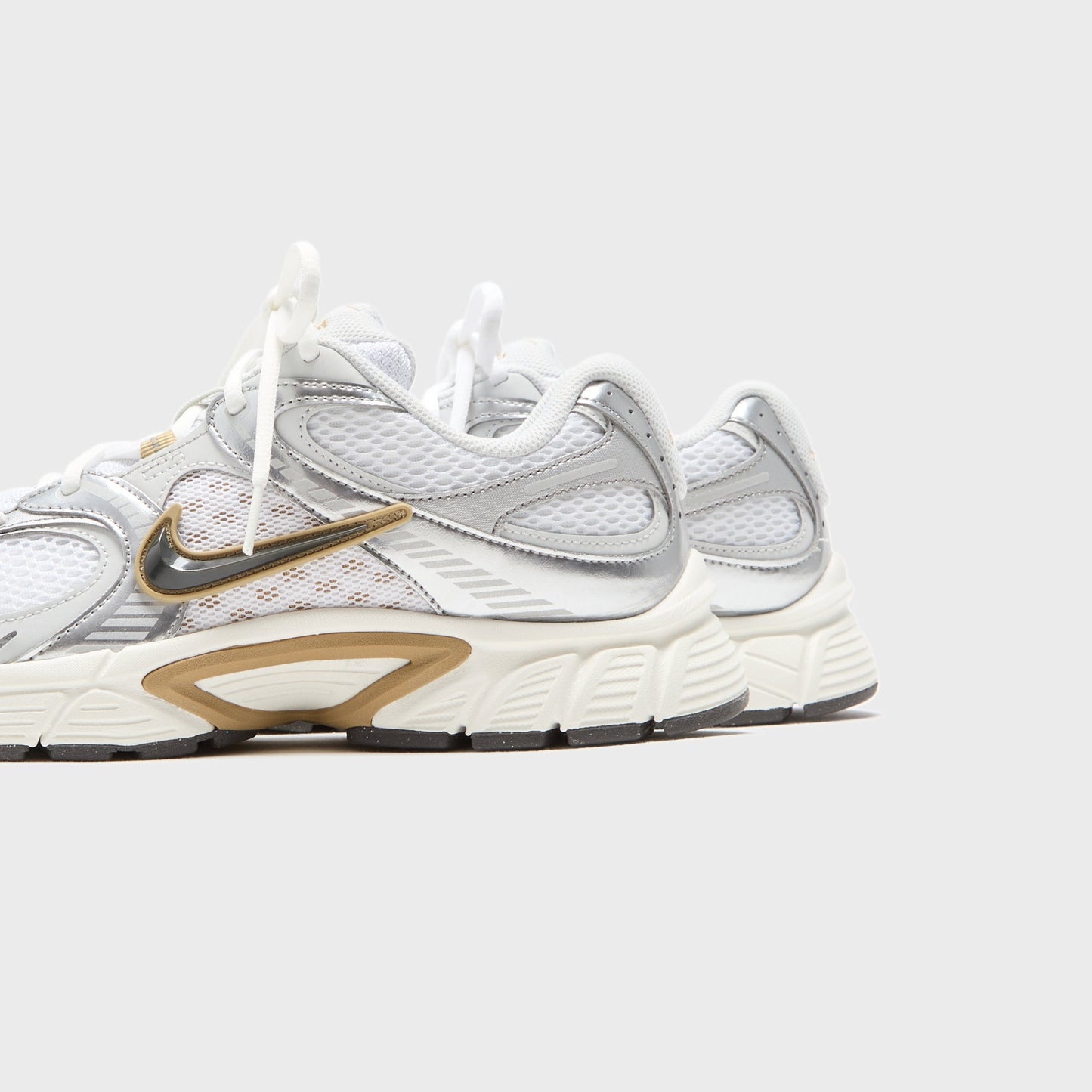 Men Kith Nike V5 Rnr - White / Medium Ash / Parachute Beige / Metallic Pewter /