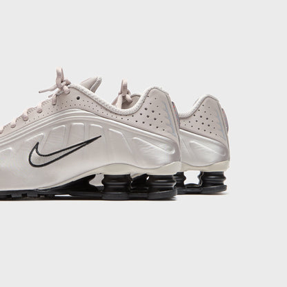 Men Kith Nike Shox R4 - College Grey / University Red / Metallic Silver / Black