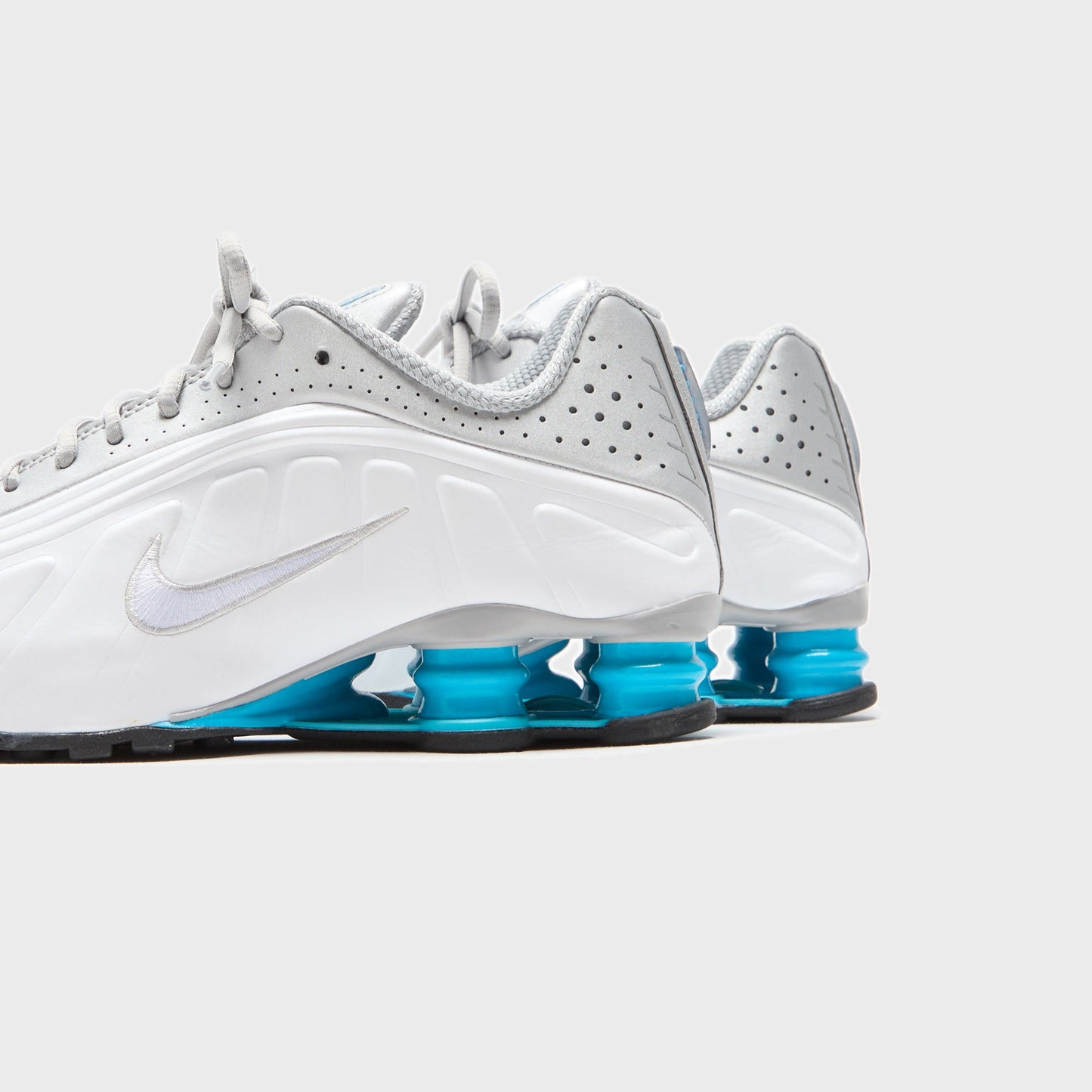 Men Kith Nike Shox R4 - Metallic Silver / White / Blue Lagoon