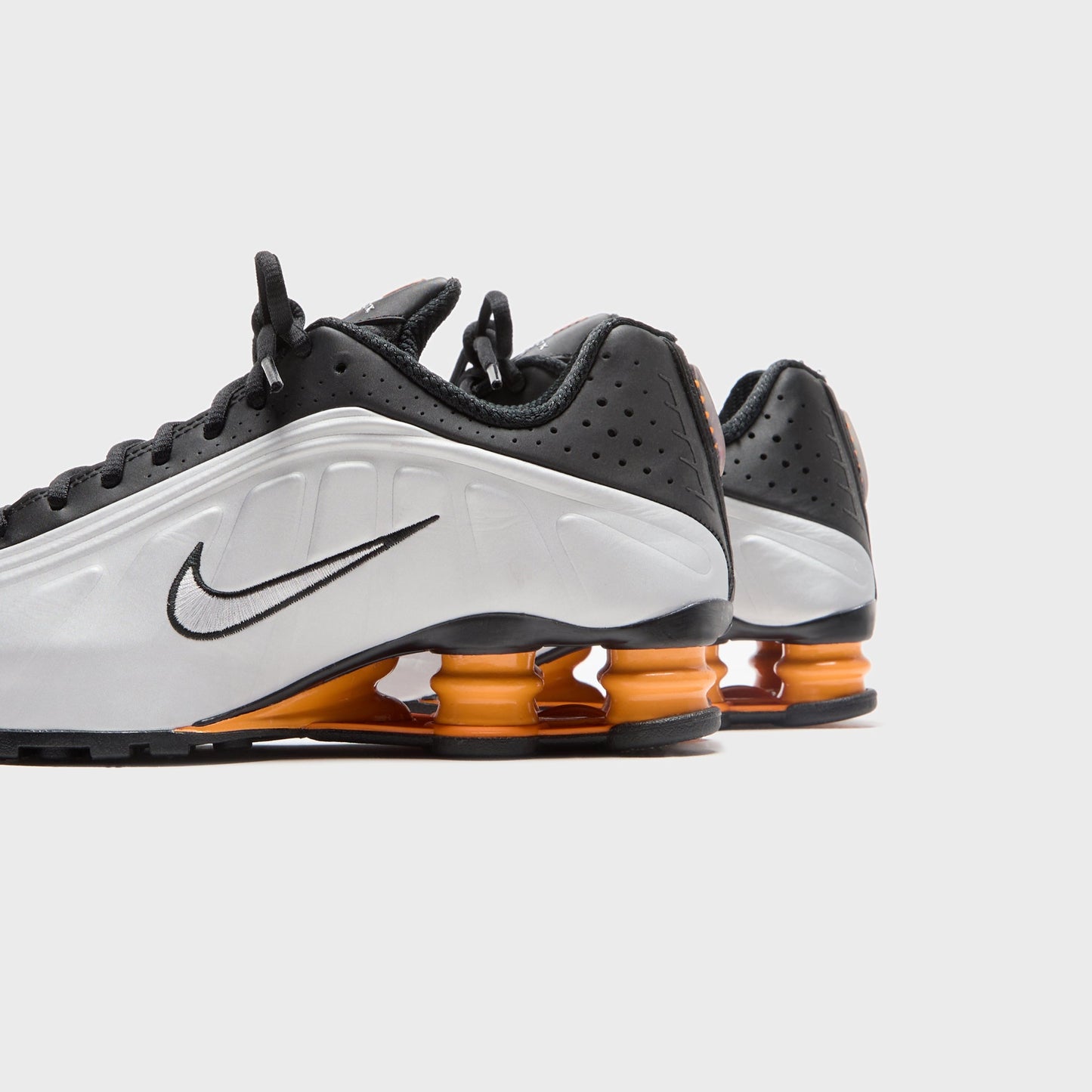 Men Kith Nike Shox R4 - Black / Vast Grey / Bright Mandarin / Metallic Silver