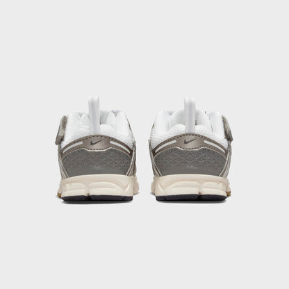 Kids Kith Nike TD Zoom Vomero 5 - Metallic Pewter / Medium Ash / Parachute Beige