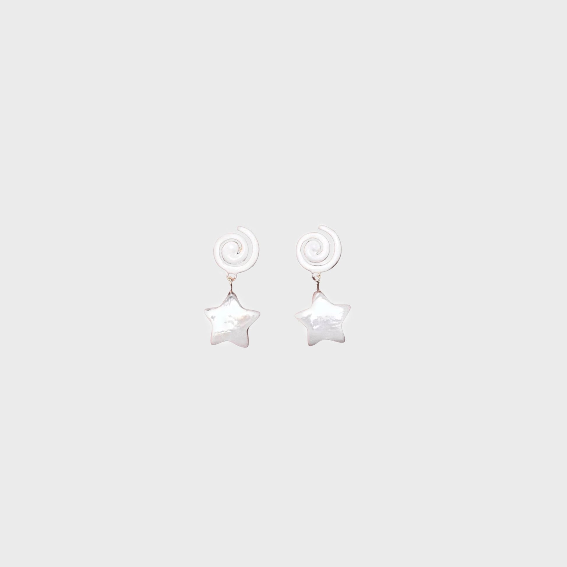Women Kith Notte Swirly Star Glow Earring - White