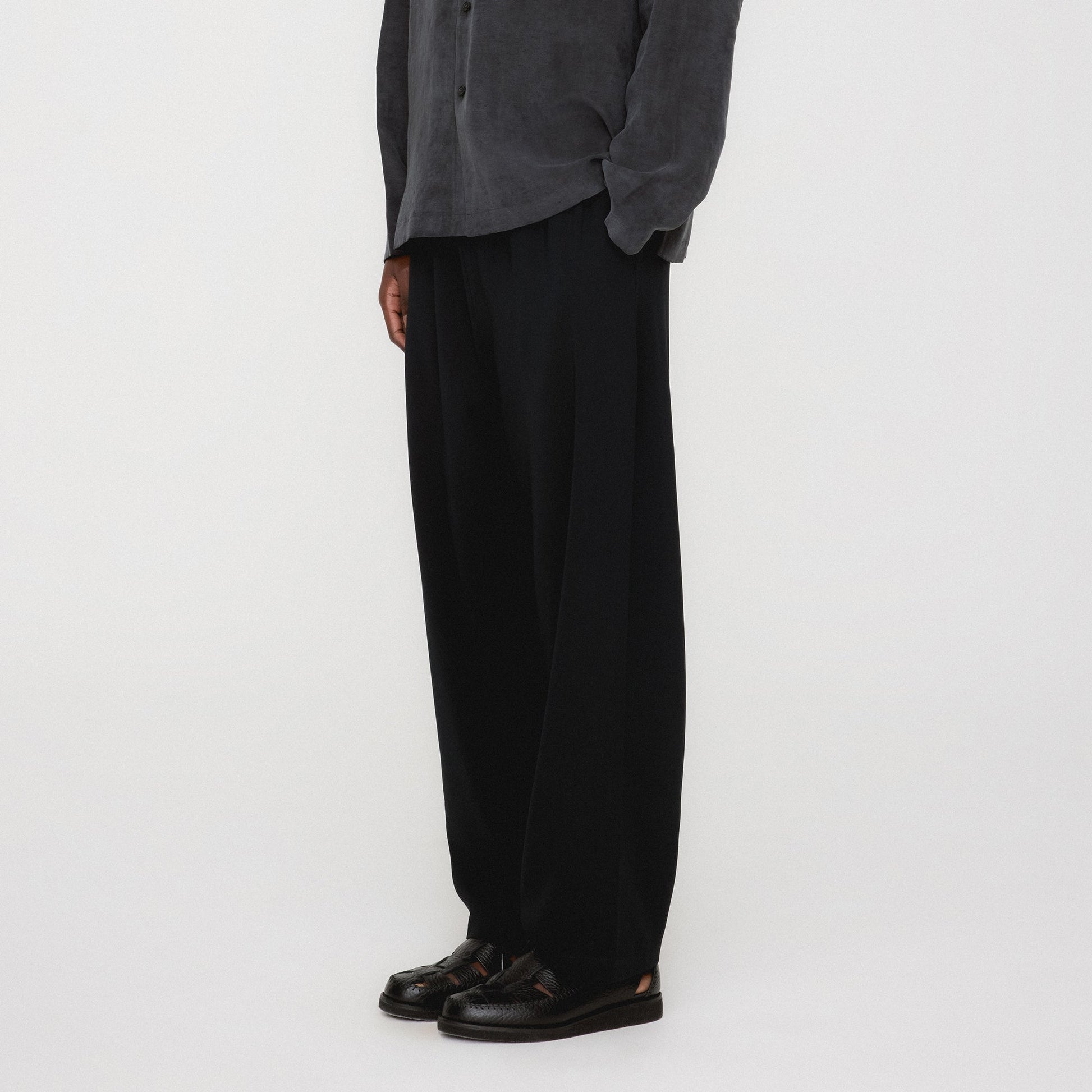 Men Kith Kith Double Crepe Grayson Pant - Black