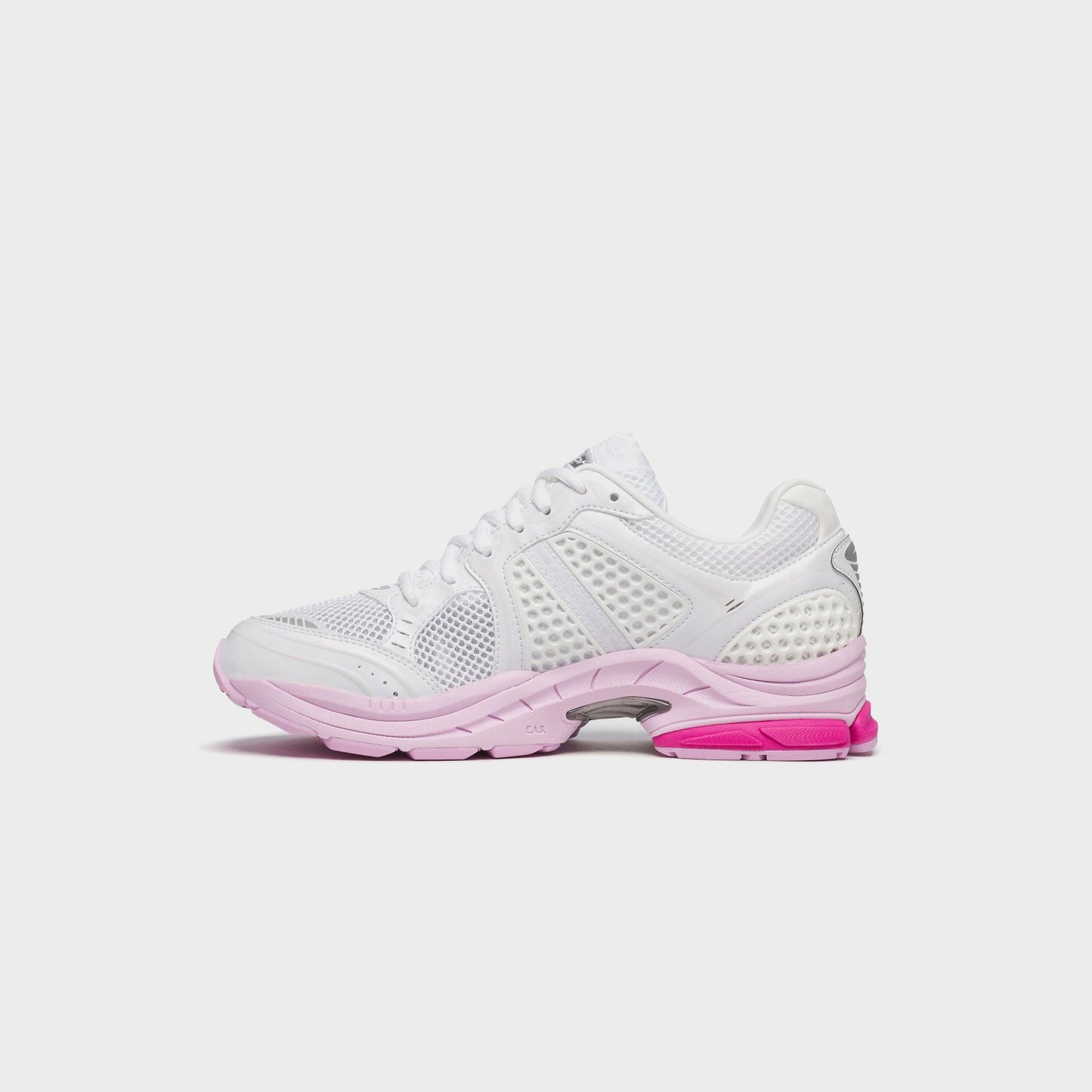 Women Kith Saucony WMNS Progrid Triumph 4 - White / Pink