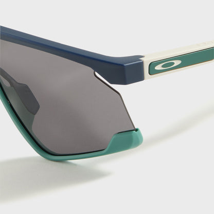 Men Kith Oakley BXTR - Matte Abyss / Prizm Black