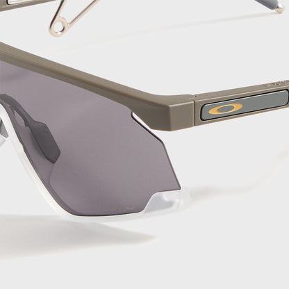 Men Kith Oakley BXTR Metal - Matte Moss / Prizm Grey Lenses