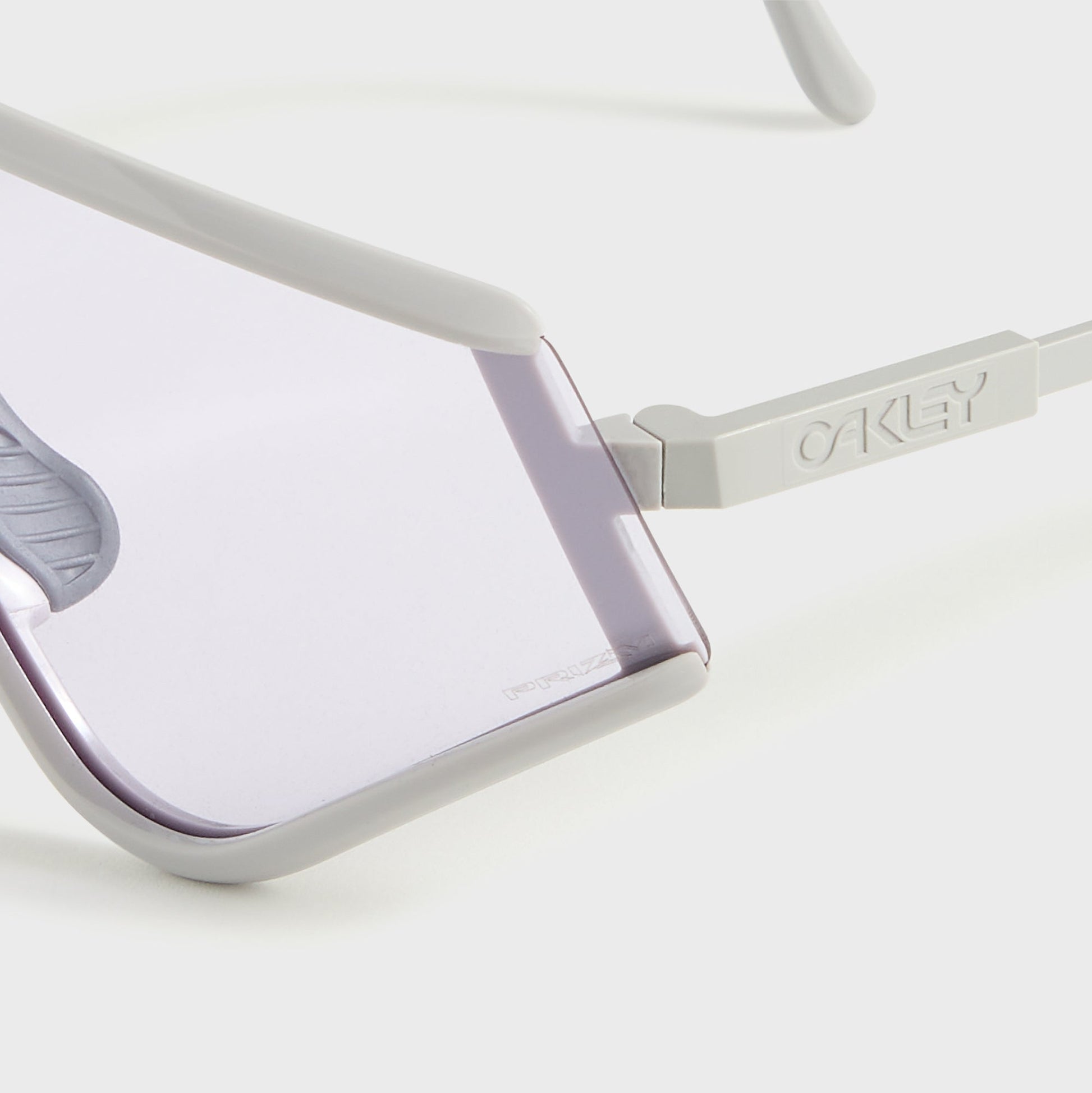 Men Kith Oakley Eyeshade - Cool Grey / Prizm Low Light
