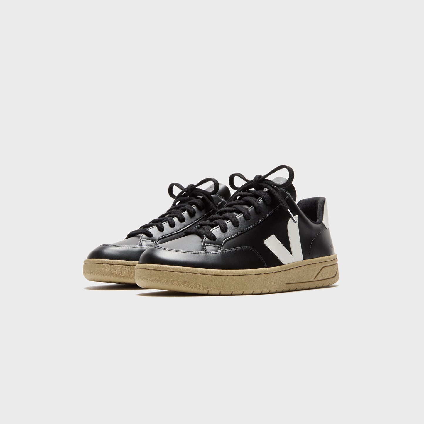 Men Kith Veja V-12 - Extra Black / White Dune