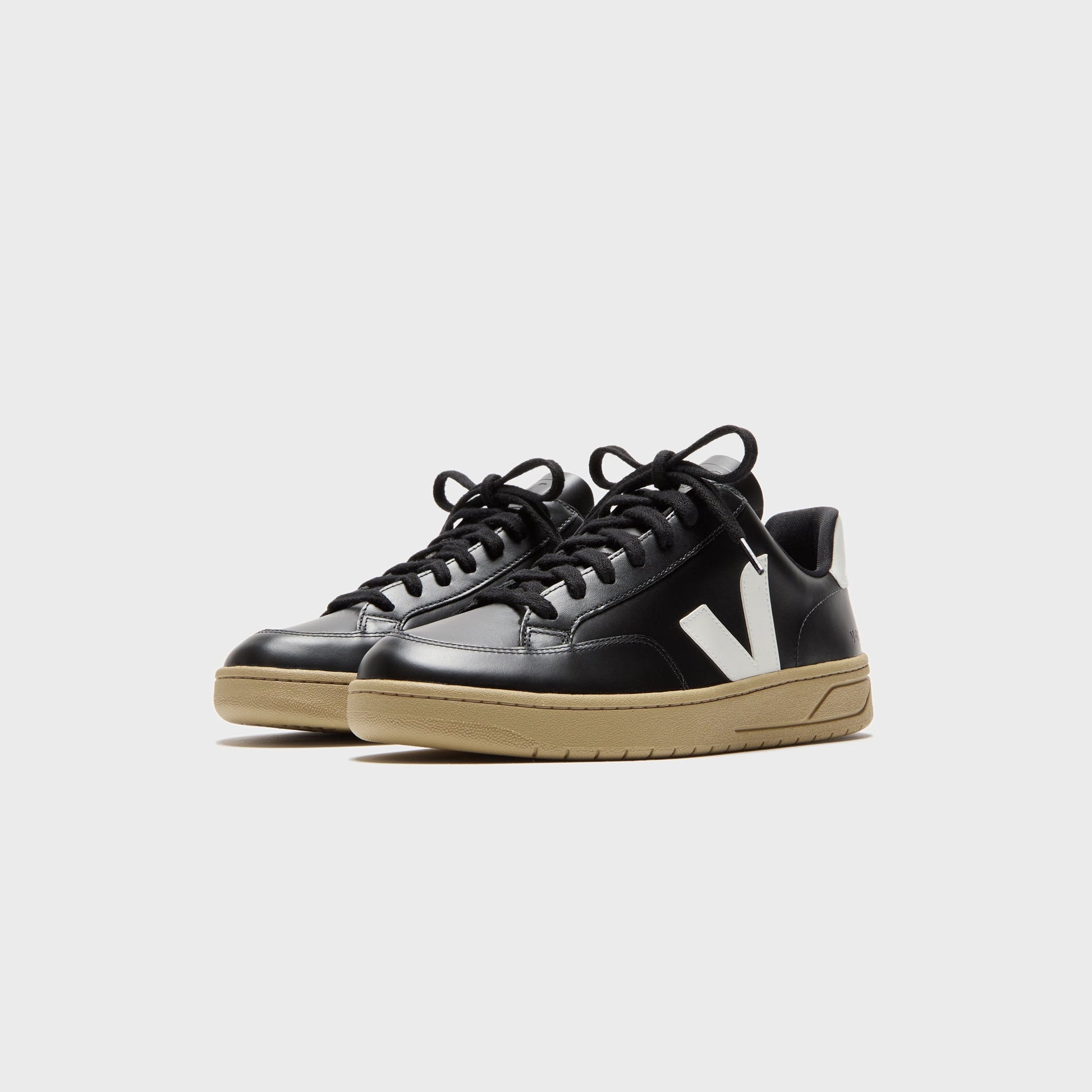 Men Kith Veja V-12 - Extra Black / White Dune