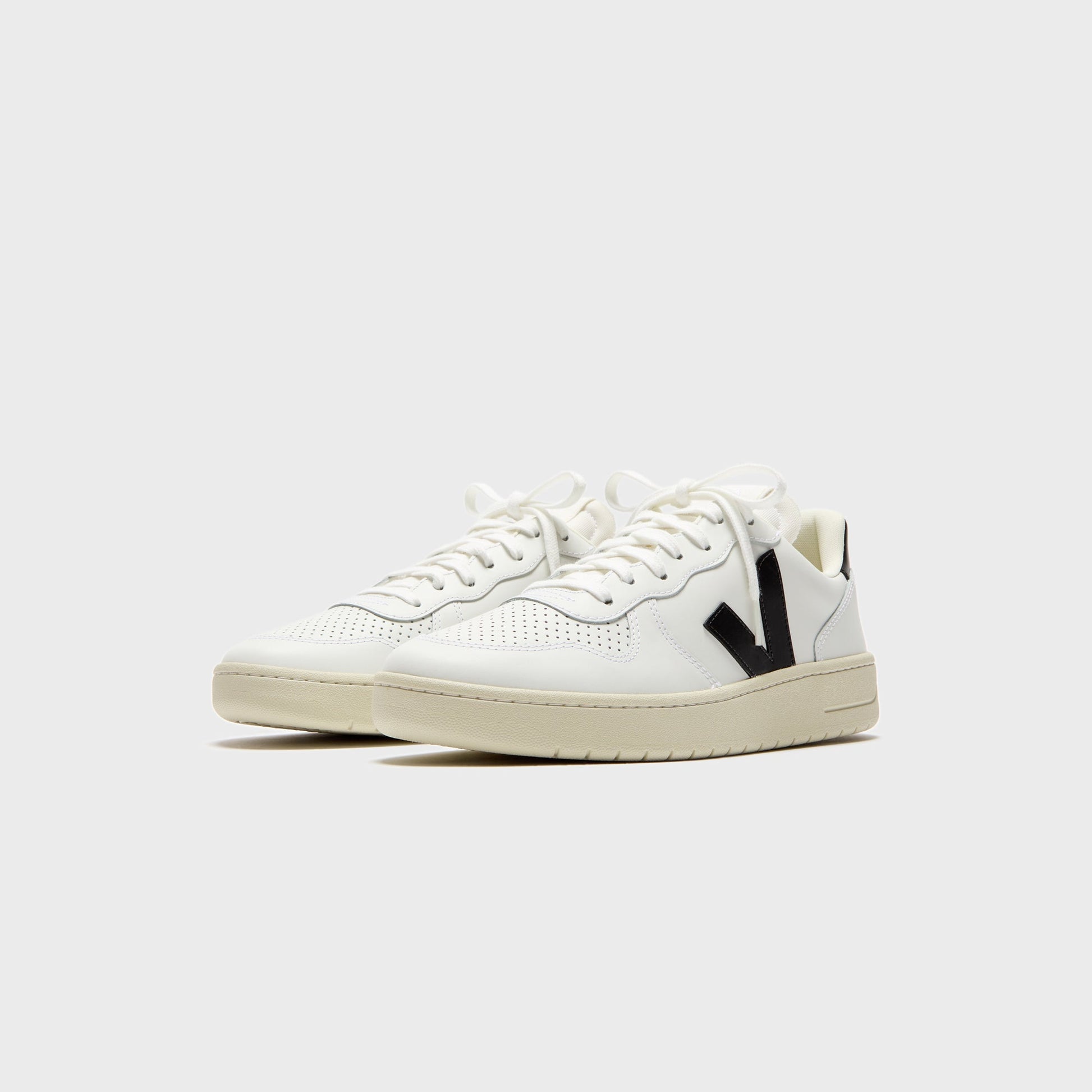 Men Kith Veja V-10 - Extra White / Black