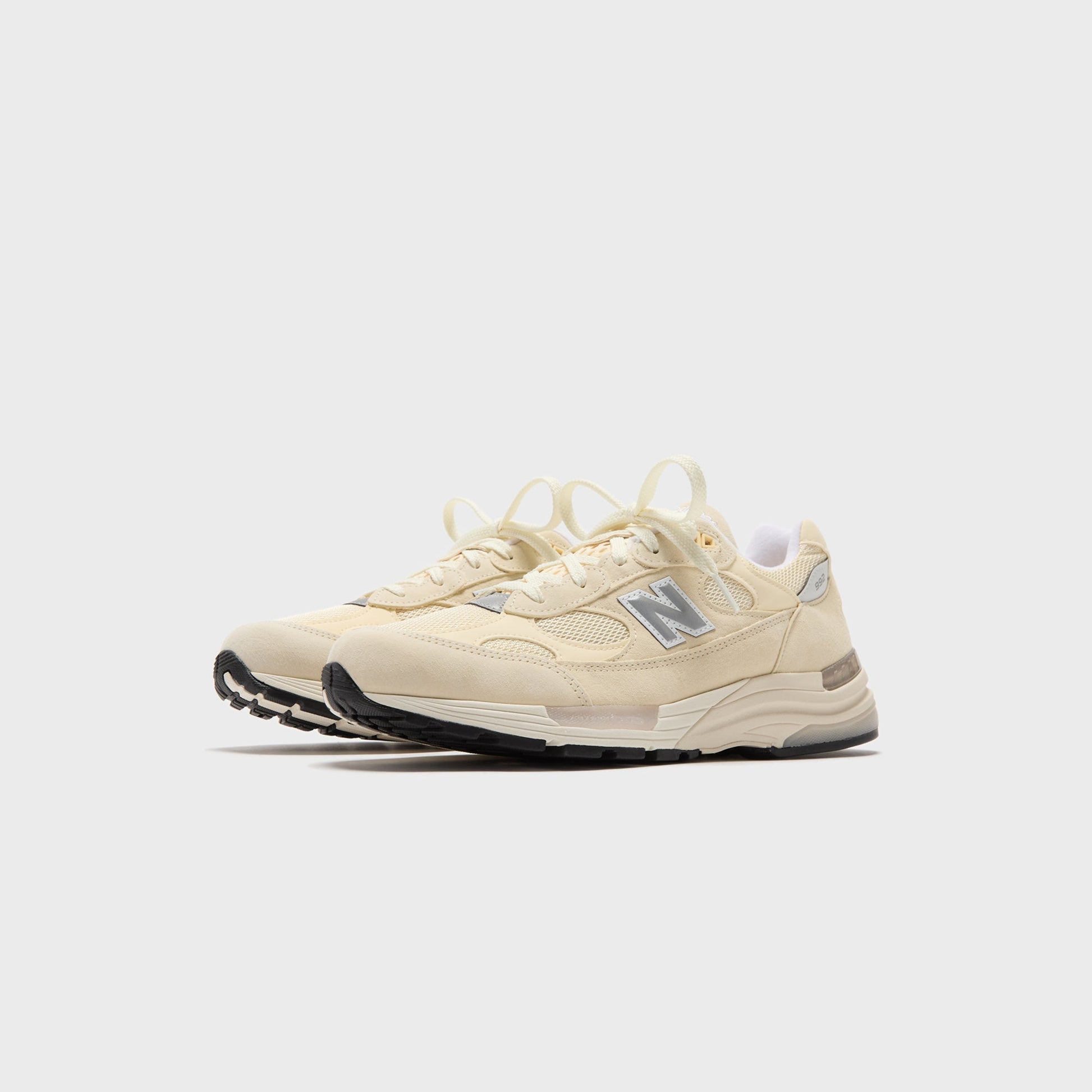 Men Kith New Balance Made in USA 992 - Calcium / Raw Cashew