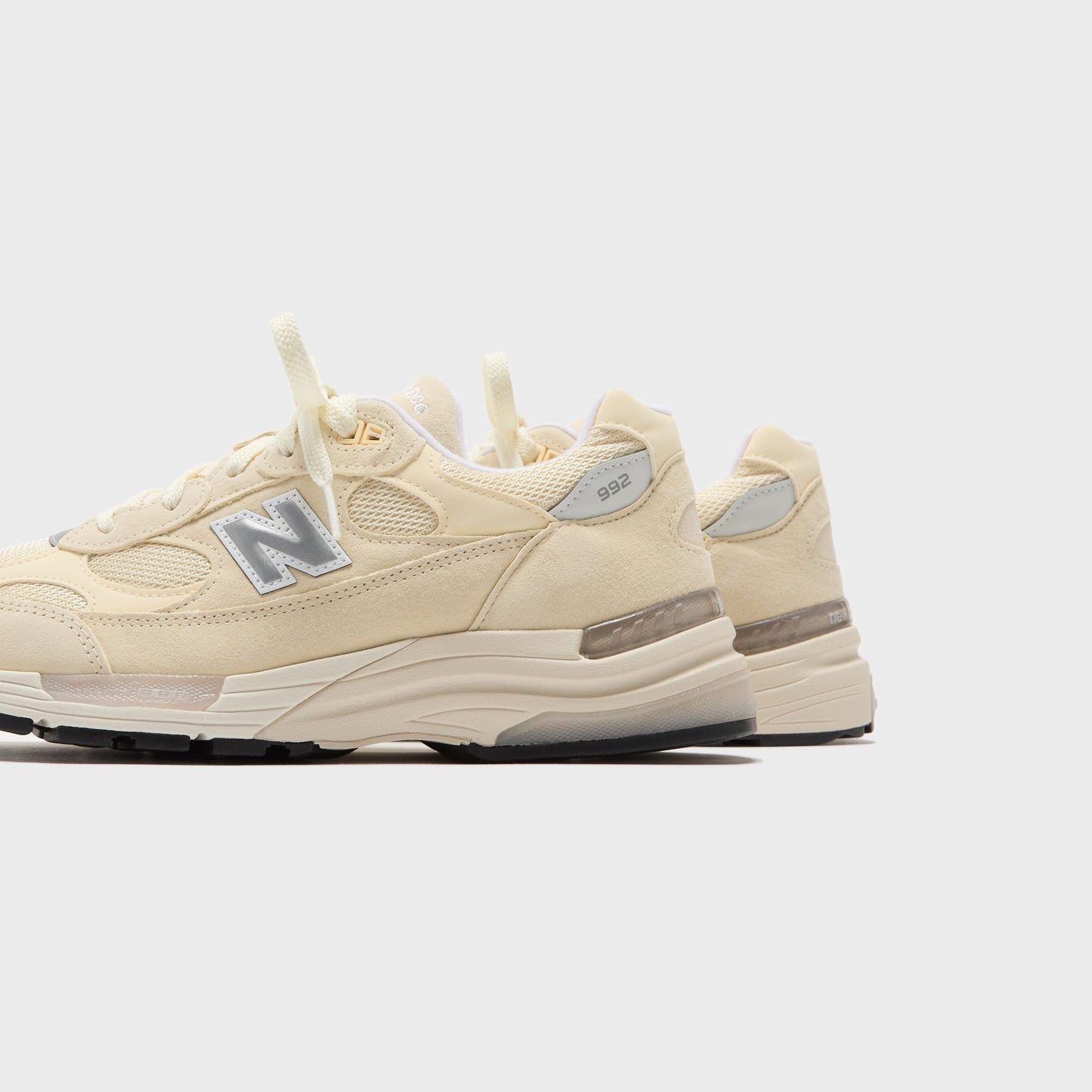 Men Kith New Balance Made in USA 992 - Calcium / Raw Cashew