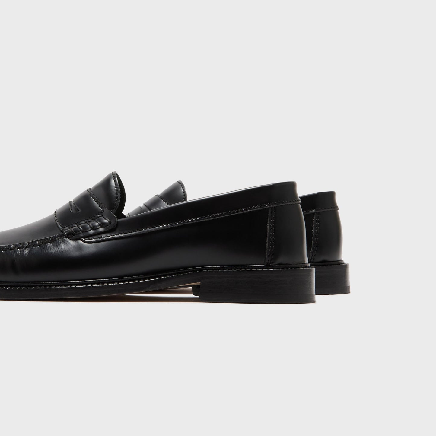 Men Kith VINNY's Yardee Moccasin Loafer - Black Polido