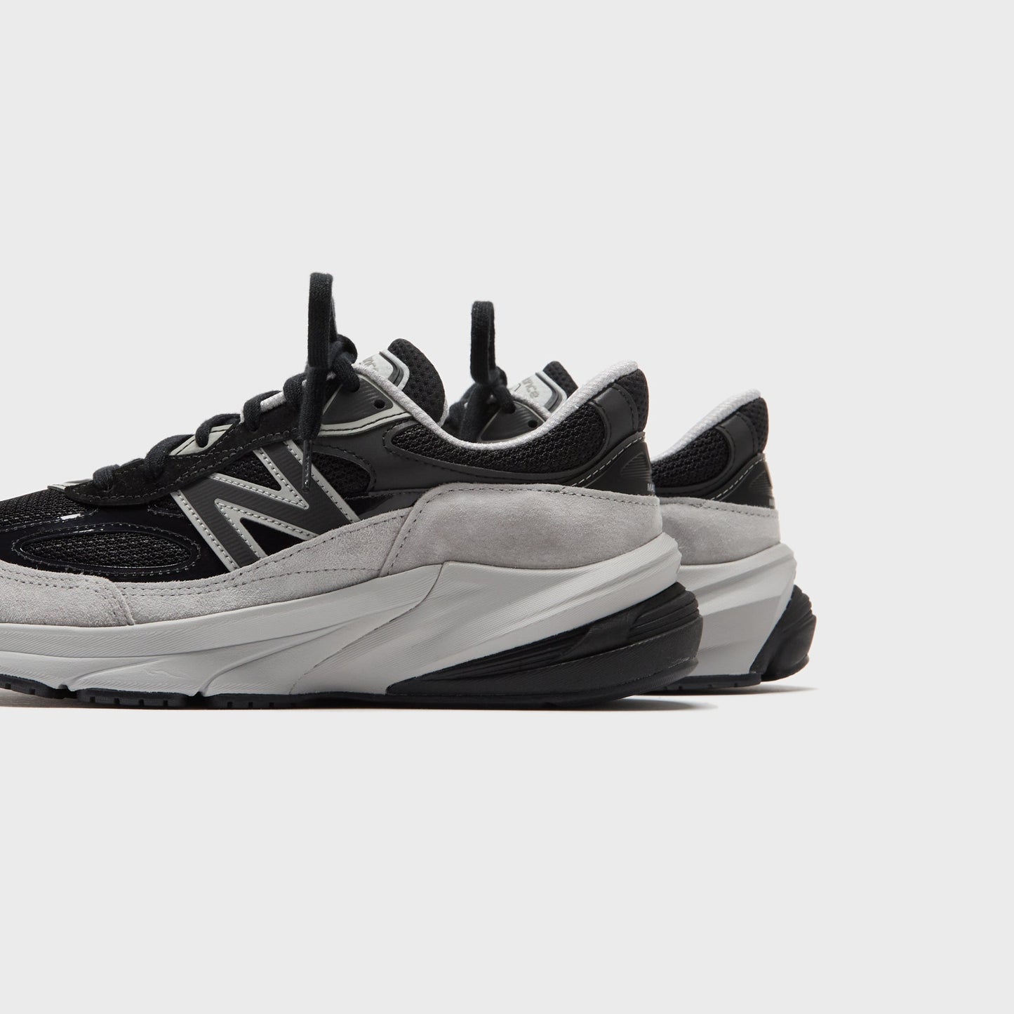 Men Kith New Balance Made in USA 990v6 - Black / Grey