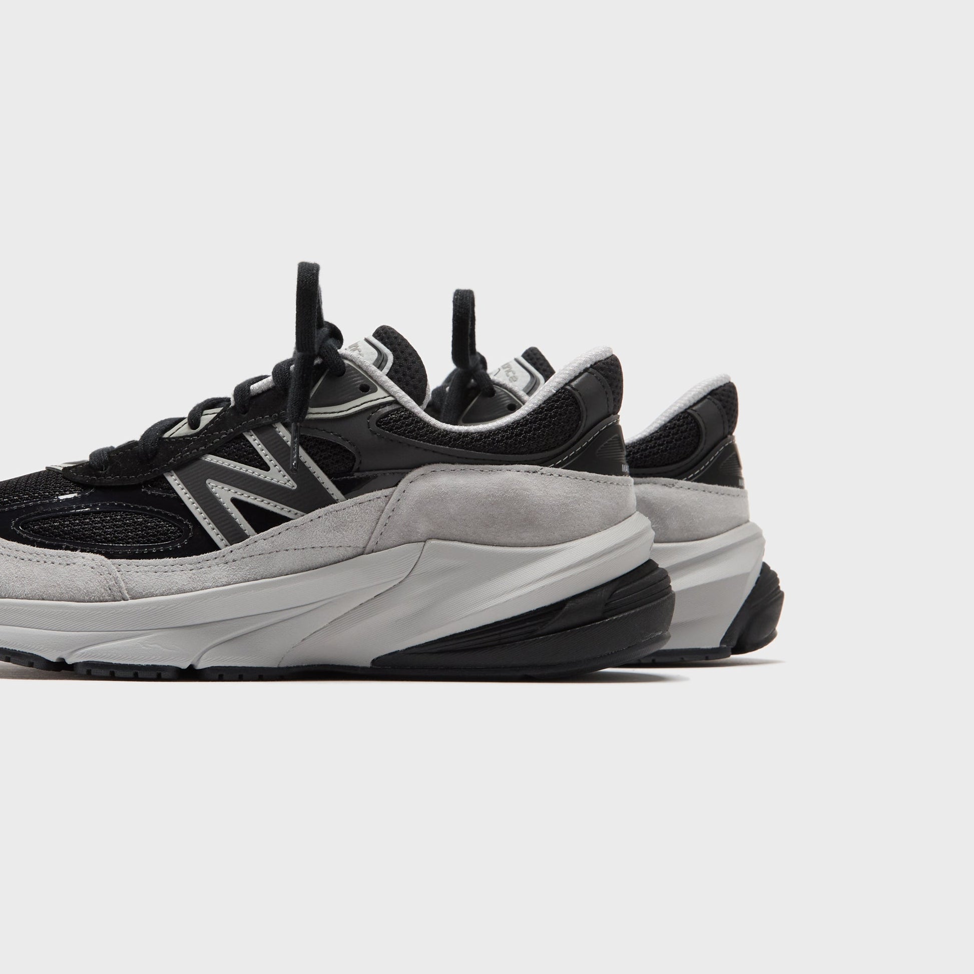 Men Kith New Balance Made in USA 990v6 - Black / Grey